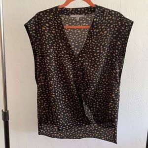 Danielrainn Dress Shirt. Small, but Medium fit.